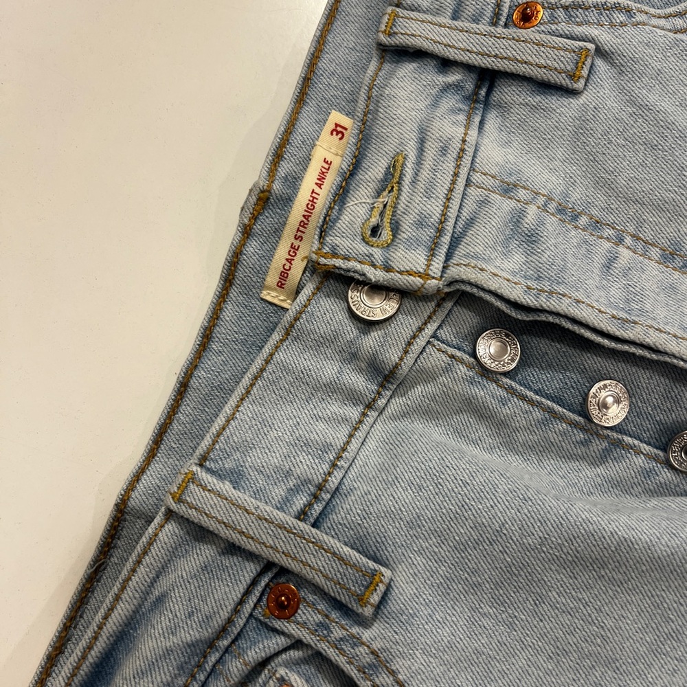 Levi's Women's Ribcage Straight Ankle Jeans - Picture 6 of 9